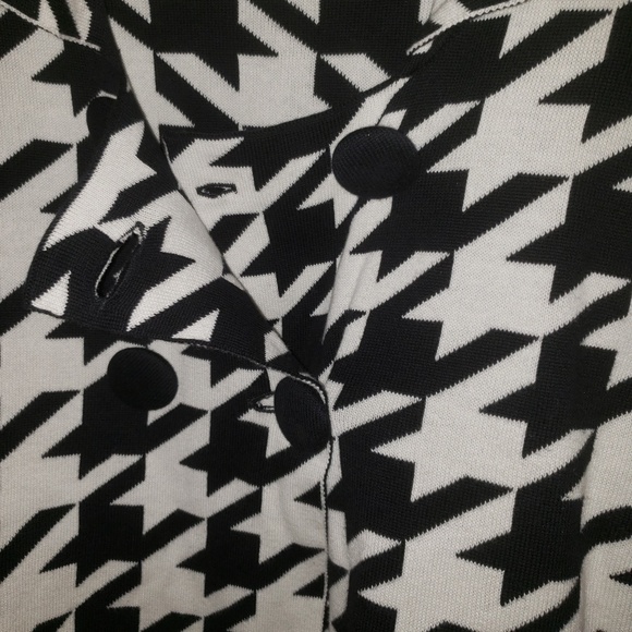 Ladies sweater/jacket - Picture 2 of 4